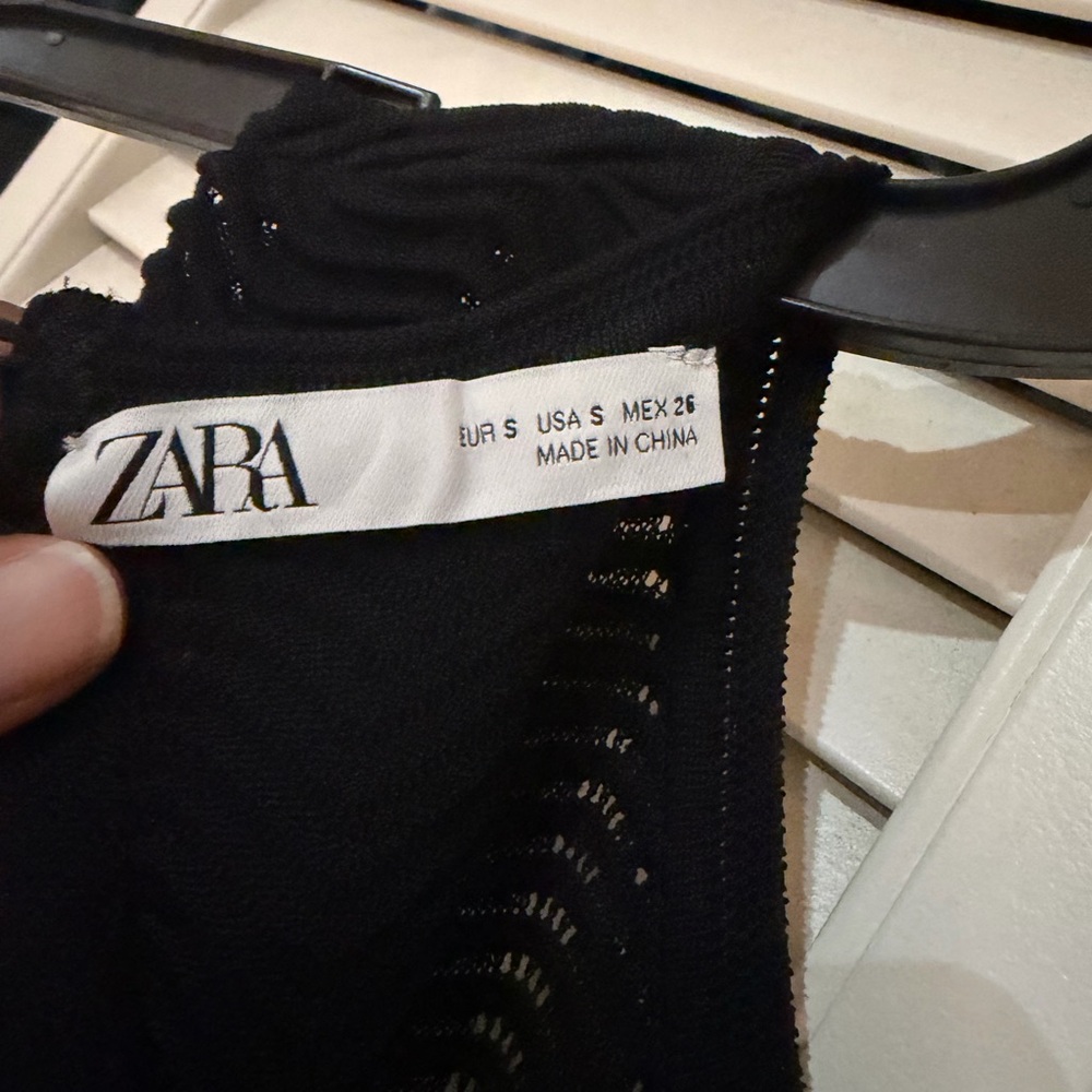 Zara Elegant Black Knitwear